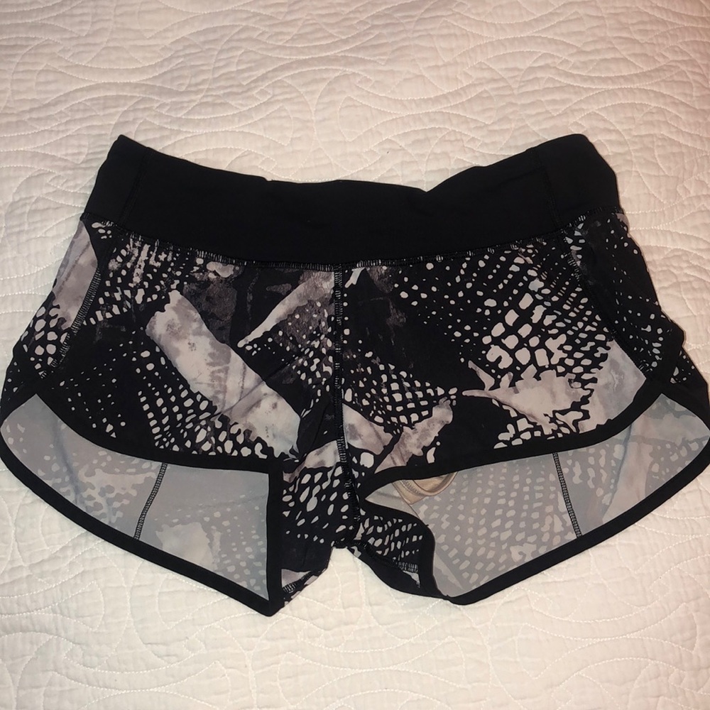 Black and white Speed Up lululemon shorts